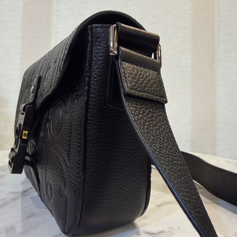 Dior 黑牛皮壓紋Saddle黑插釦斜背郵差包-5