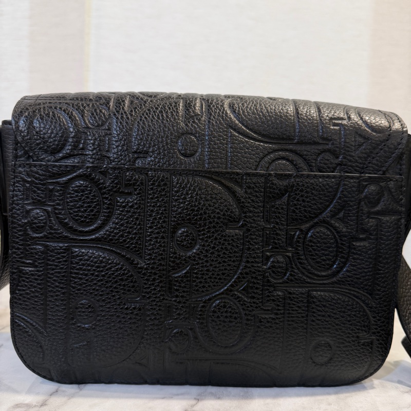 Dior 黑牛皮壓紋Saddle黑插釦斜背郵差包-7