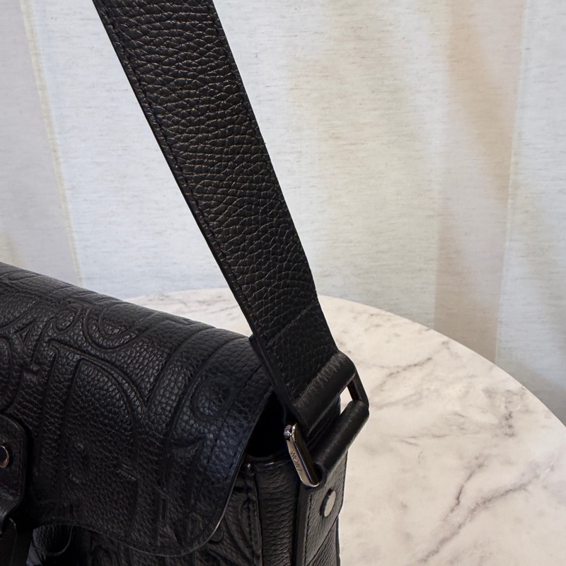 Dior 黑牛皮壓紋Saddle黑插釦斜背郵差包-19