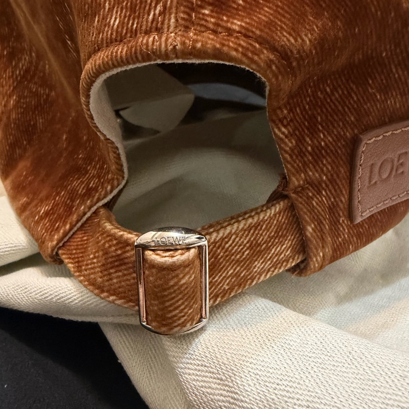Loewe 絨皮 logo帽子 駝色-2