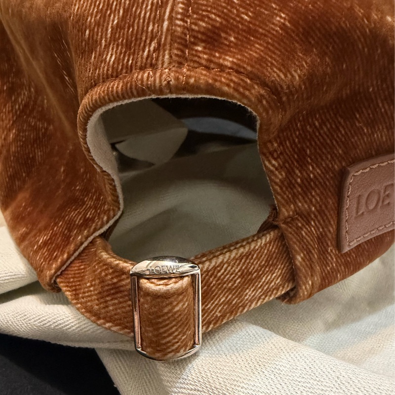 Loewe 絨皮 logo帽子 駝色-6