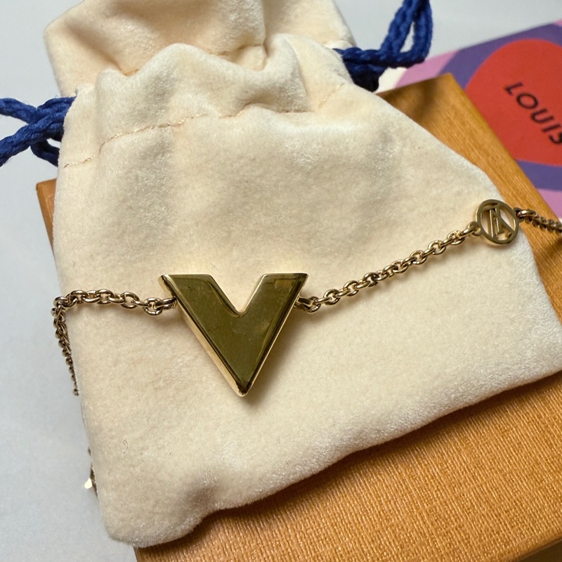 Louis Vuitton經典款手鏈Essential V 手鍊-8