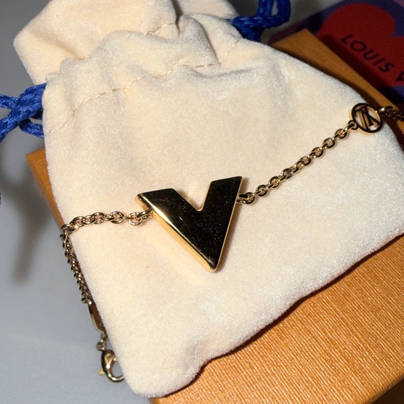Louis Vuitton經典款手鏈Essential V 手鍊-9