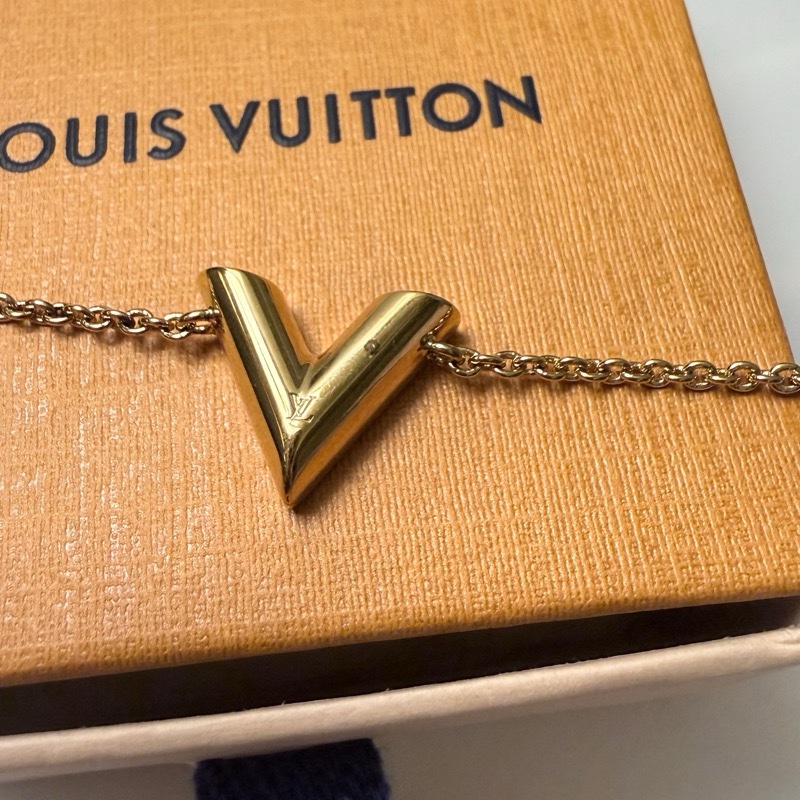 Louis Vuitton經典款手鏈Essential V 手鍊-5