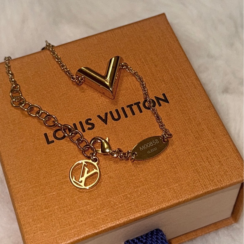 Louis Vuitton經典款手鏈Essential V 手鍊-6