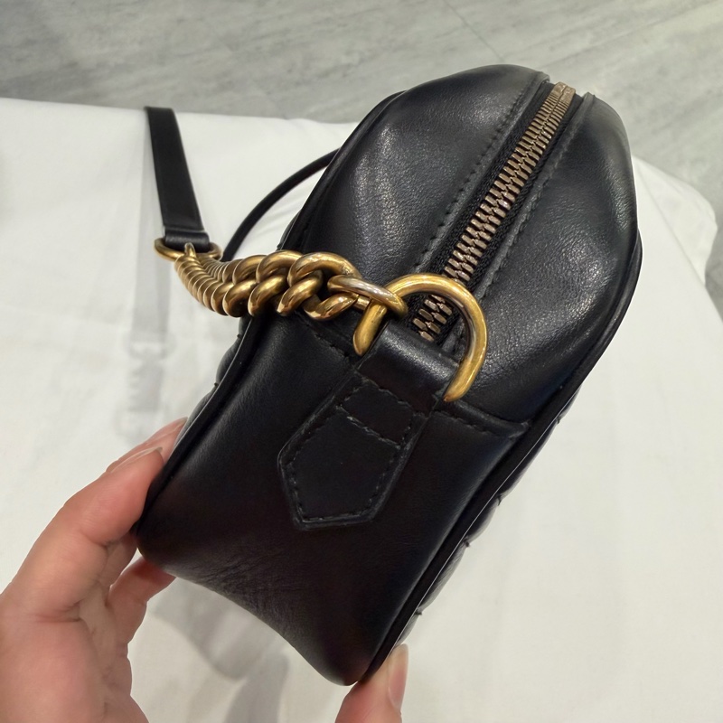 Gucci GG marmont 相機包 斜背包 黑金-5