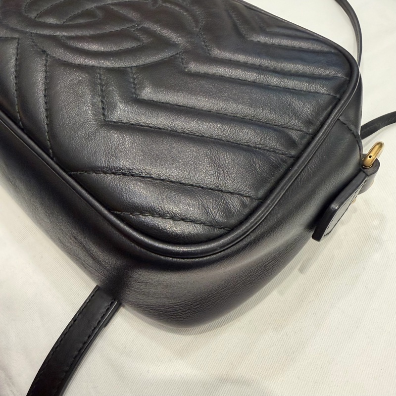 Gucci GG marmont 相機包 斜背包 黑金-12