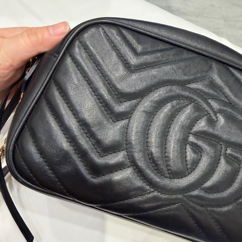 Gucci GG marmont 相機包 斜背包 黑金-16