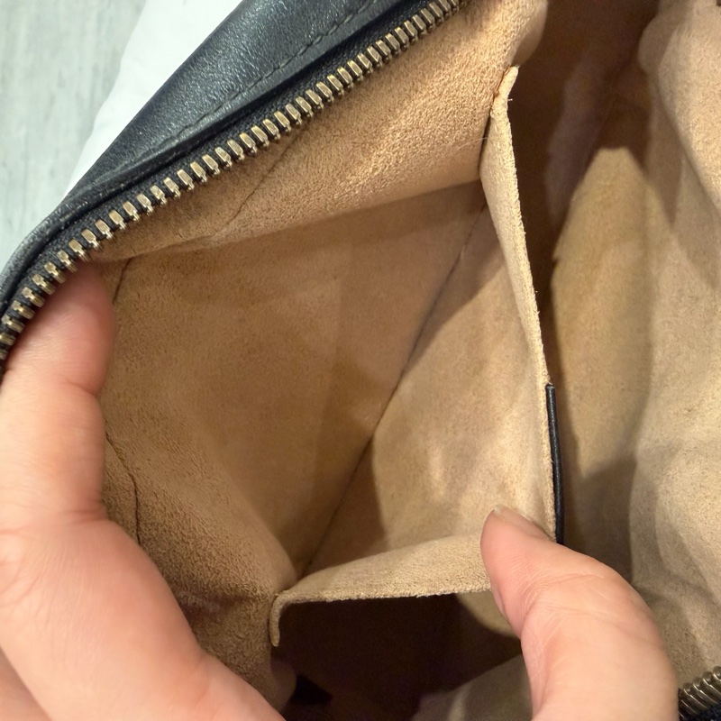 Gucci GG marmont 相機包 斜背包 黑金-36