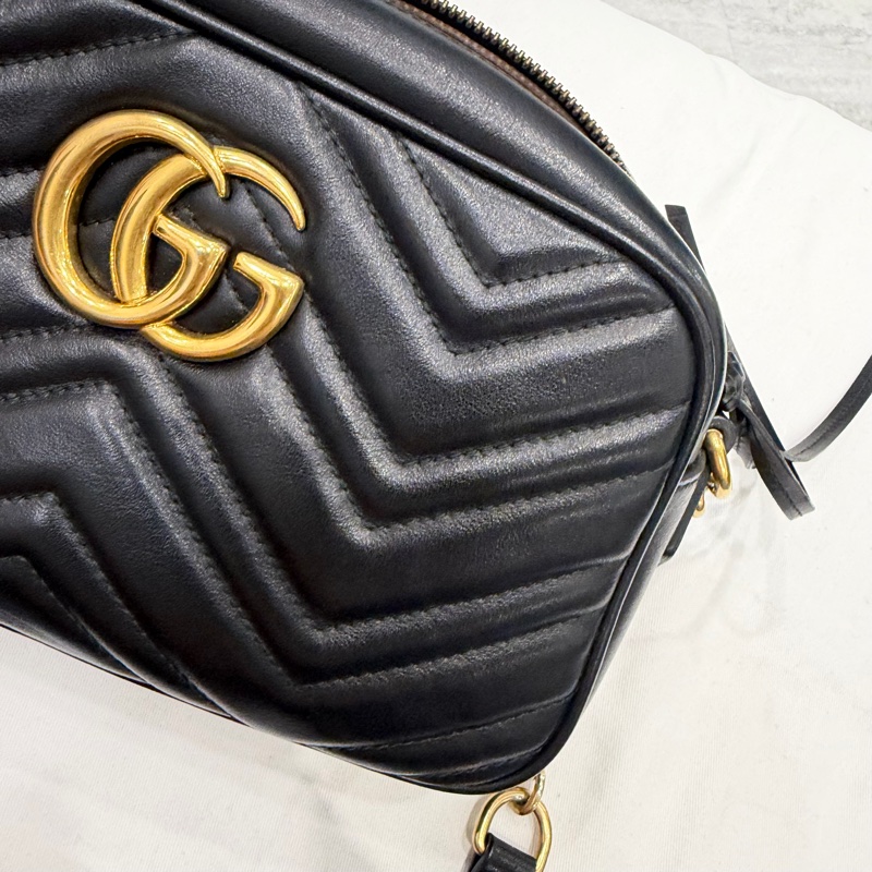 Gucci GG marmont 相機包 斜背包 黑金-40