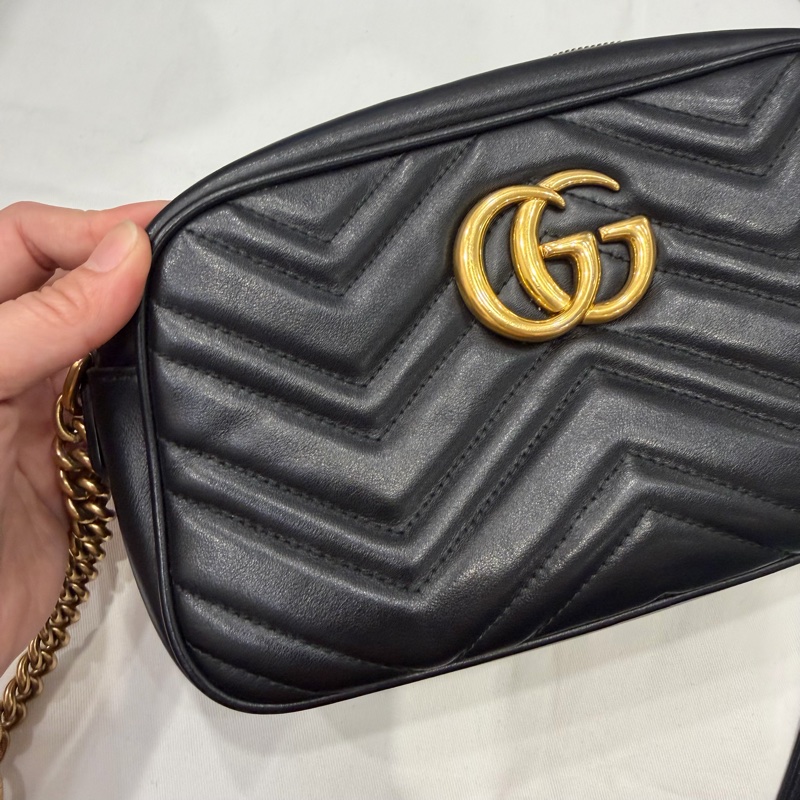 Gucci GG marmont 相機包 斜背包 黑金-41