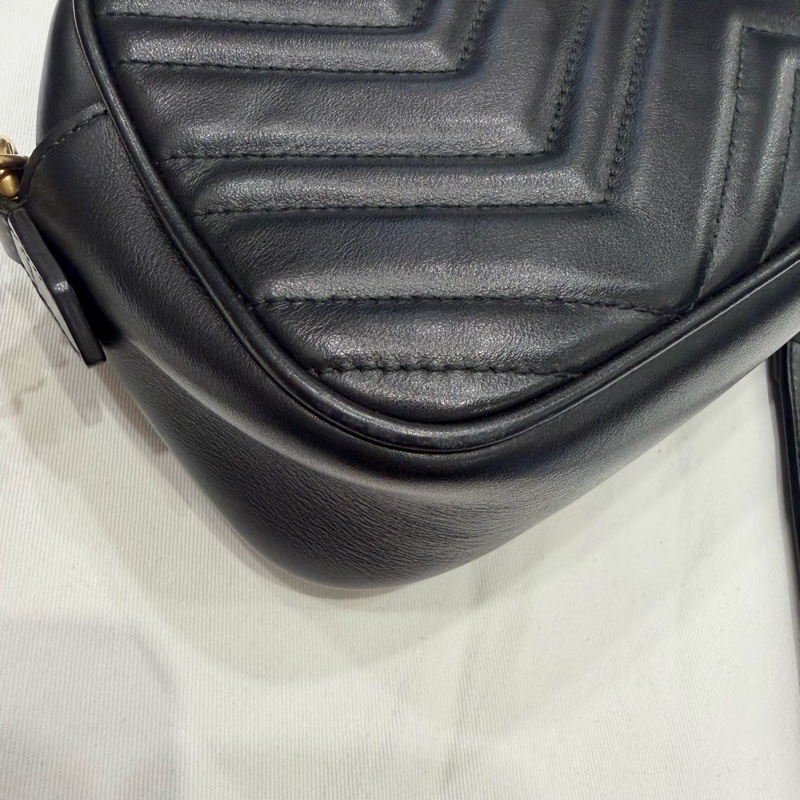 Gucci GG marmont 相機包 斜背包 黑金-48