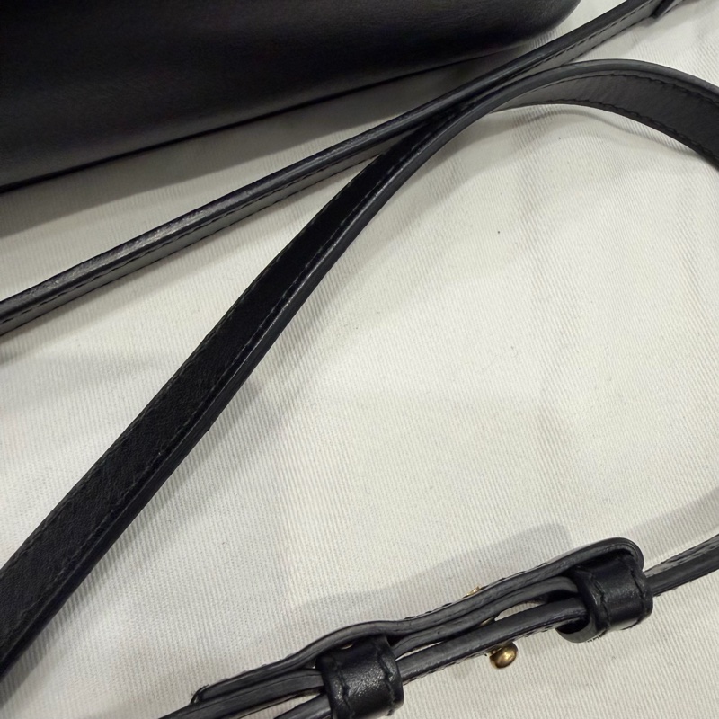 Gucci GG marmont 相機包 斜背包 黑金-51