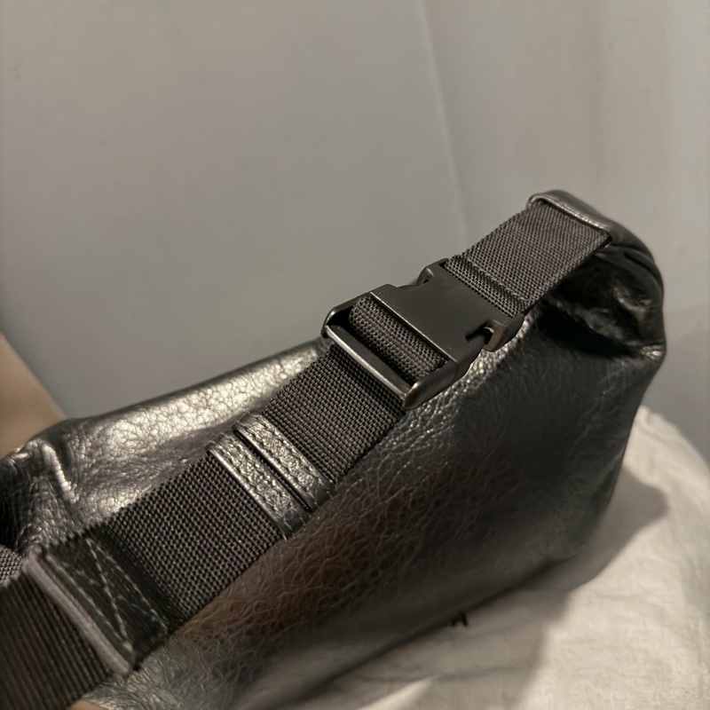 Balenciaga 巴黎世家 爆裂紋皮革 腰包 黑-9