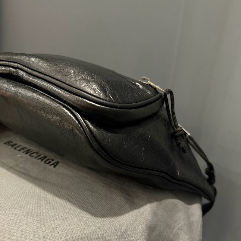 Balenciaga 巴黎世家 爆裂紋皮革 腰包 黑-17