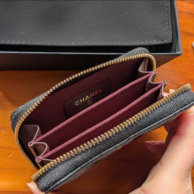 CHANEL 經典菱格紋魚子醬金色小香 LOGO拉鍊卡夾/零錢包(黑X酒紅) ✨最新晶片款-1