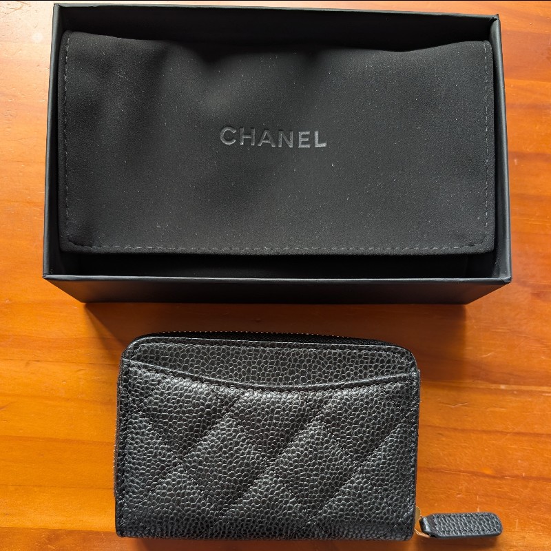 CHANEL 經典菱格紋魚子醬金色小香 LOGO拉鍊卡夾/零錢包(黑X酒紅) ✨最新晶片款-2