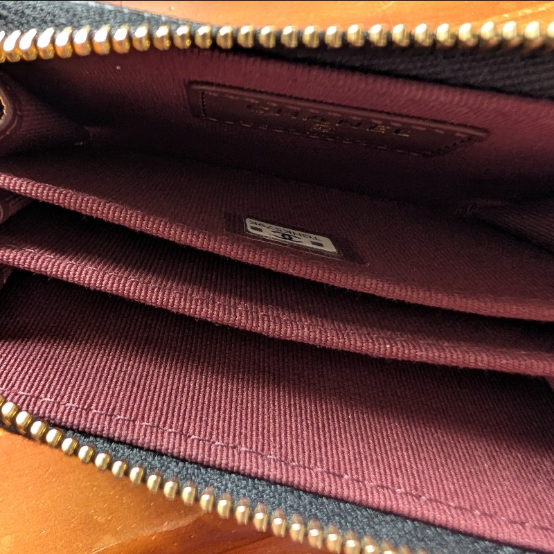 CHANEL 經典菱格紋魚子醬金色小香 LOGO拉鍊卡夾/零錢包(黑X酒紅) ✨最新晶片款-4