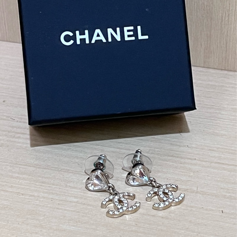 ✨Chanel✨心型水鑽雙C耳環-9