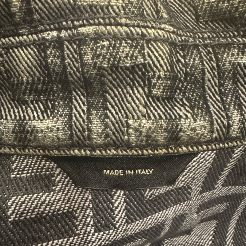 FENDI黑灰色滿版logo牛仔外套-2