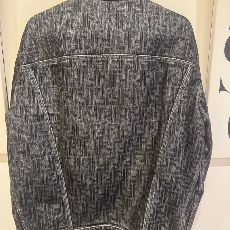 FENDI黑灰色滿版logo牛仔外套-9