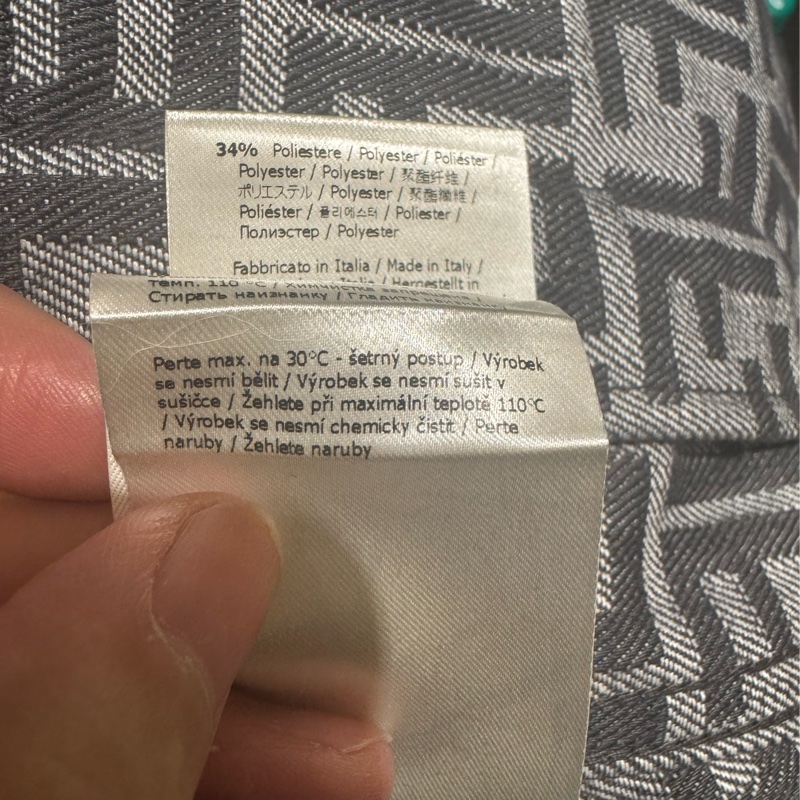 FENDI黑灰色滿版logo牛仔外套-15