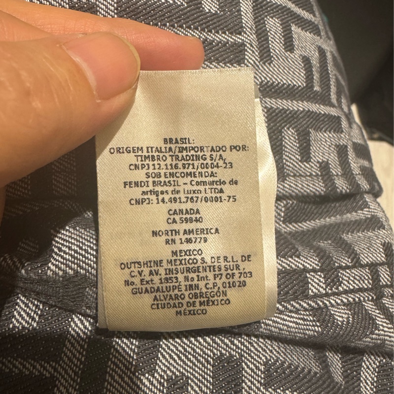 FENDI黑灰色滿版logo牛仔外套-19