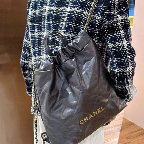 Chanel 芯片款 22bag槍灰色金字後背包34*36*8 cm 98新配件塵袋