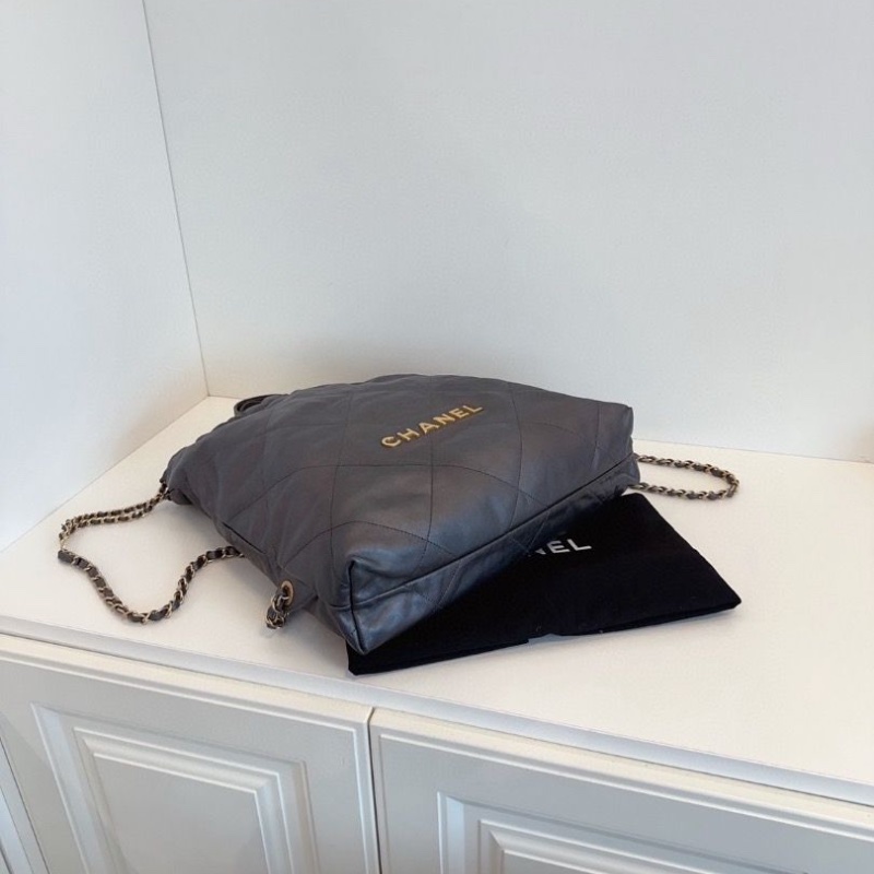 Chanel 芯片款 22bag槍灰色金字後背包34*36*8 cm 98新配件塵袋-4