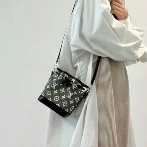 LV 黑丹寧老花nano noe抽繩小水桶 芯片款13*15 99新配件塵袋