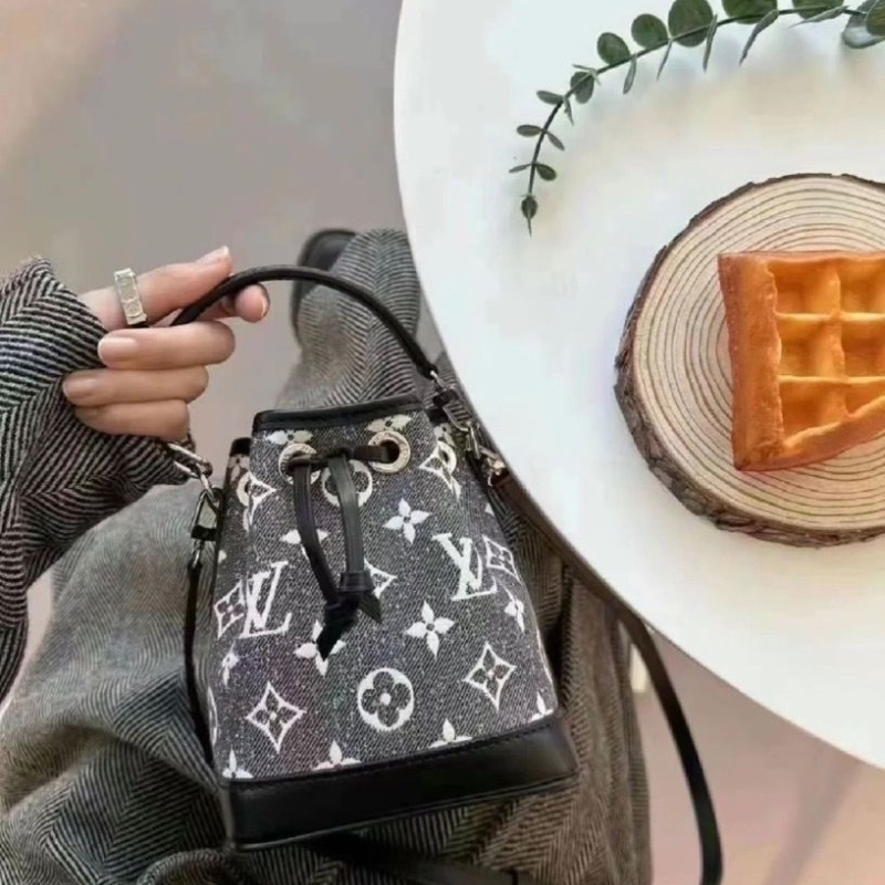 LV 黑丹寧老花nano noe抽繩小水桶 芯片款13*15 99新配件塵袋-1