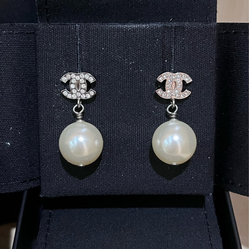 ✨Chanel✨經典款雙C垂墜珍珠耳環-1