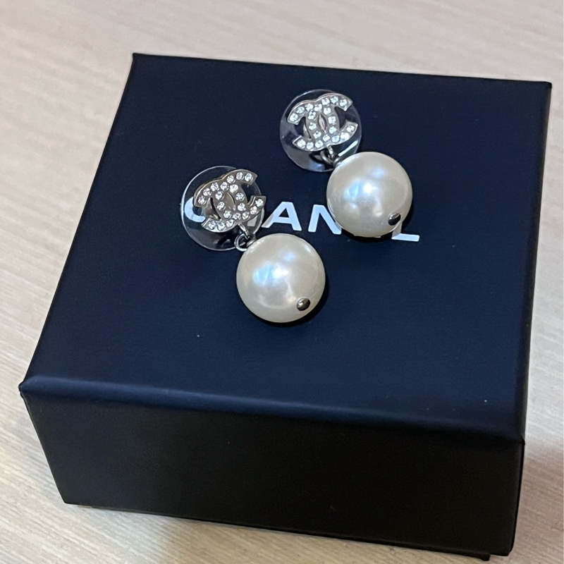 ✨Chanel✨經典款雙C垂墜珍珠耳環-4