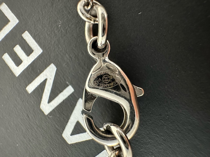 Chanel 銀色雙C水鑽項鍊-8