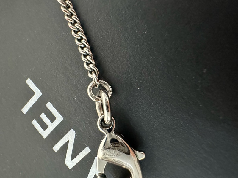 Chanel 銀色雙C水鑽項鍊-10