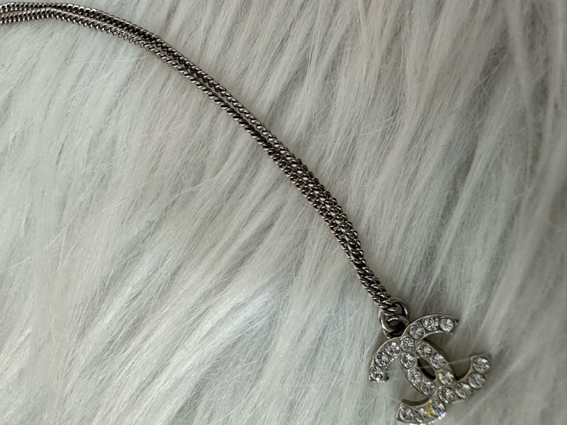 Chanel 銀色雙C水鑽項鍊-13