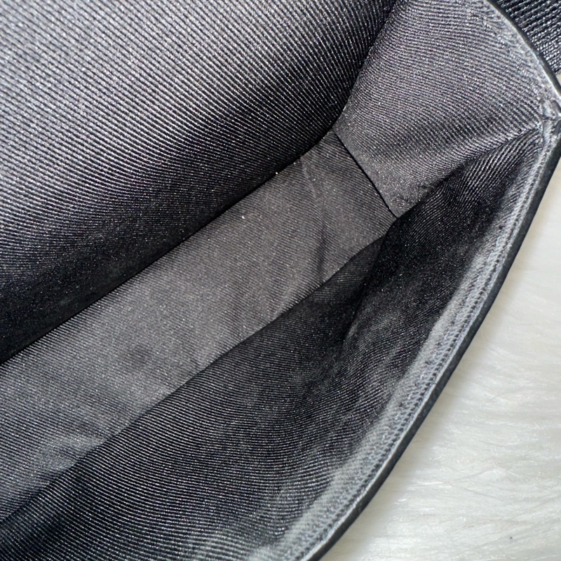 LV M12599 黑花黑釦斜背包 郵差包-51