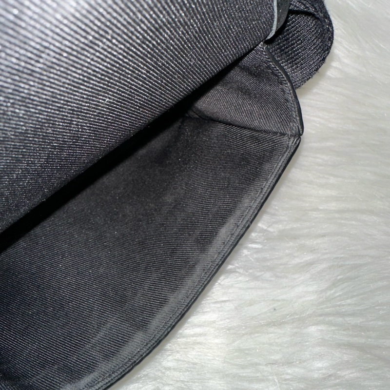 LV M12599 黑花黑釦斜背包 郵差包-54