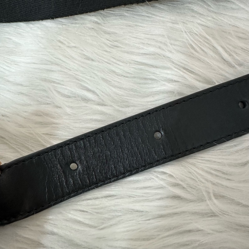 LV M12599 黑花黑釦斜背包 郵差包-55