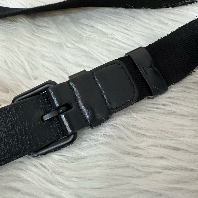 LV M12599 黑花黑釦斜背包 郵差包-58