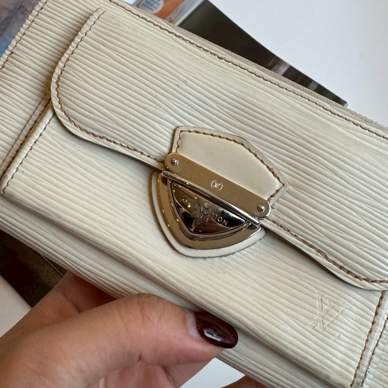 ✨東西全配 LV 米白耐刮雙層拉鍊長夾-2