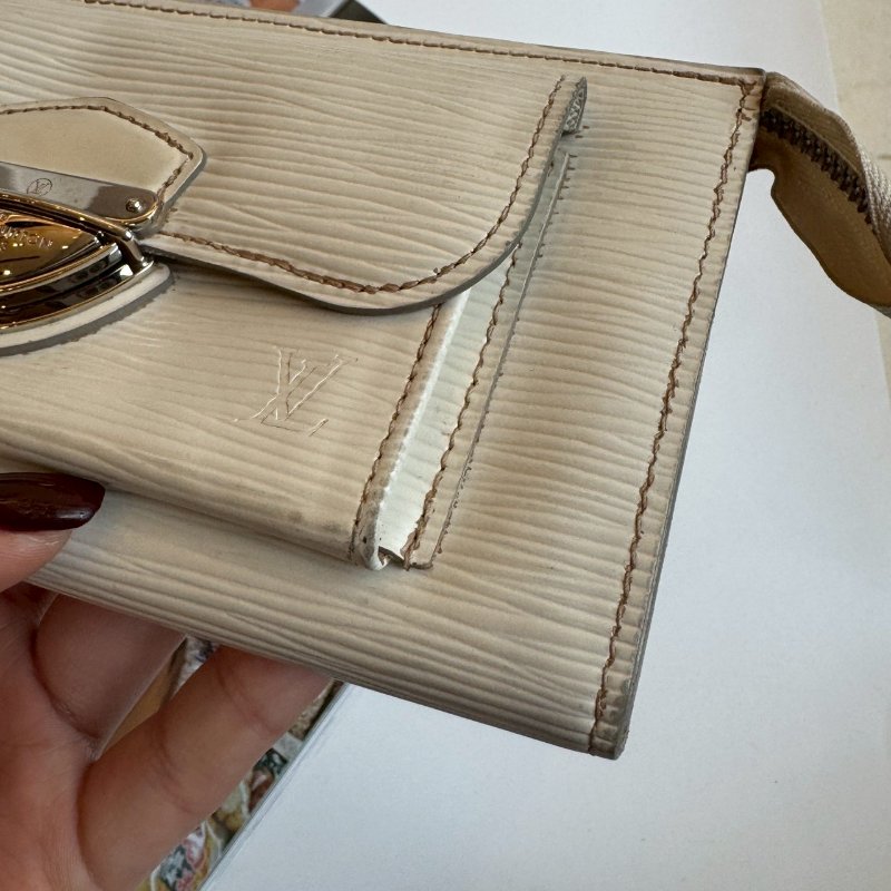 ✨東西全配 LV 米白耐刮雙層拉鍊長夾-3
