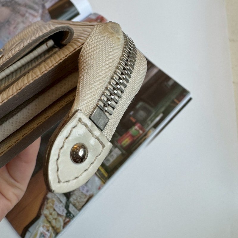 ✨東西全配 LV 米白耐刮雙層拉鍊長夾-4