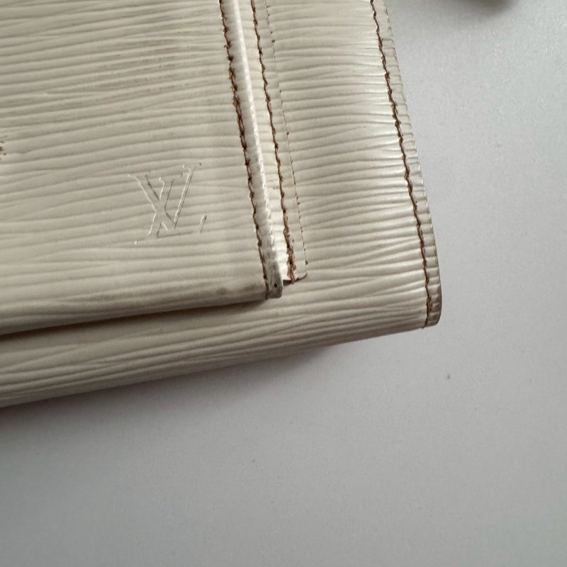 ✨東西全配 LV 米白耐刮雙層拉鍊長夾-17