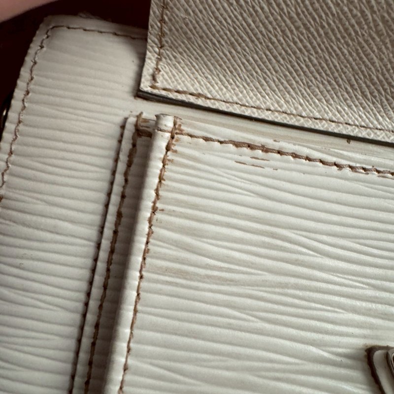 ✨東西全配 LV 米白耐刮雙層拉鍊長夾-19