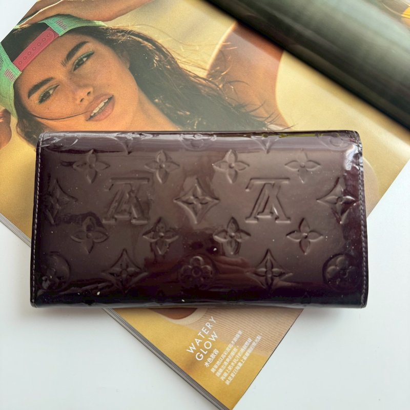 ✨竟然不用萬元 復古款 LV 酒紅色漆皮釦式長夾-1