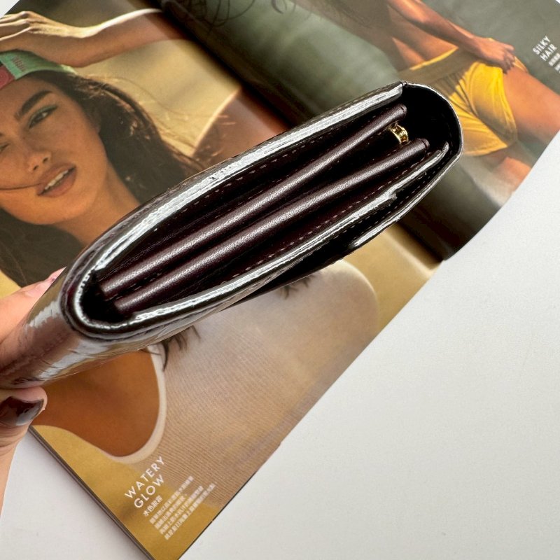 ✨竟然不用萬元 復古款 LV 酒紅色漆皮釦式長夾-4