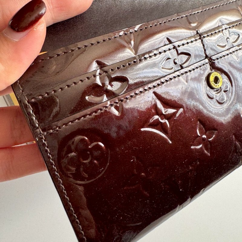 ✨竟然不用萬元 復古款 LV 酒紅色漆皮釦式長夾-7