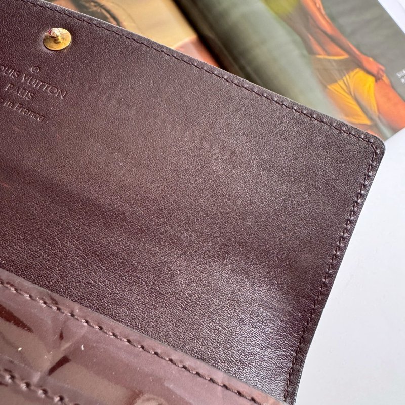 ✨竟然不用萬元 復古款 LV 酒紅色漆皮釦式長夾-9