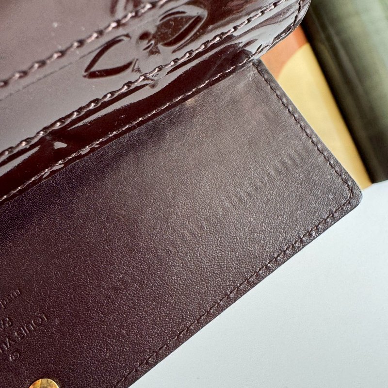 ✨竟然不用萬元 復古款 LV 酒紅色漆皮釦式長夾-10